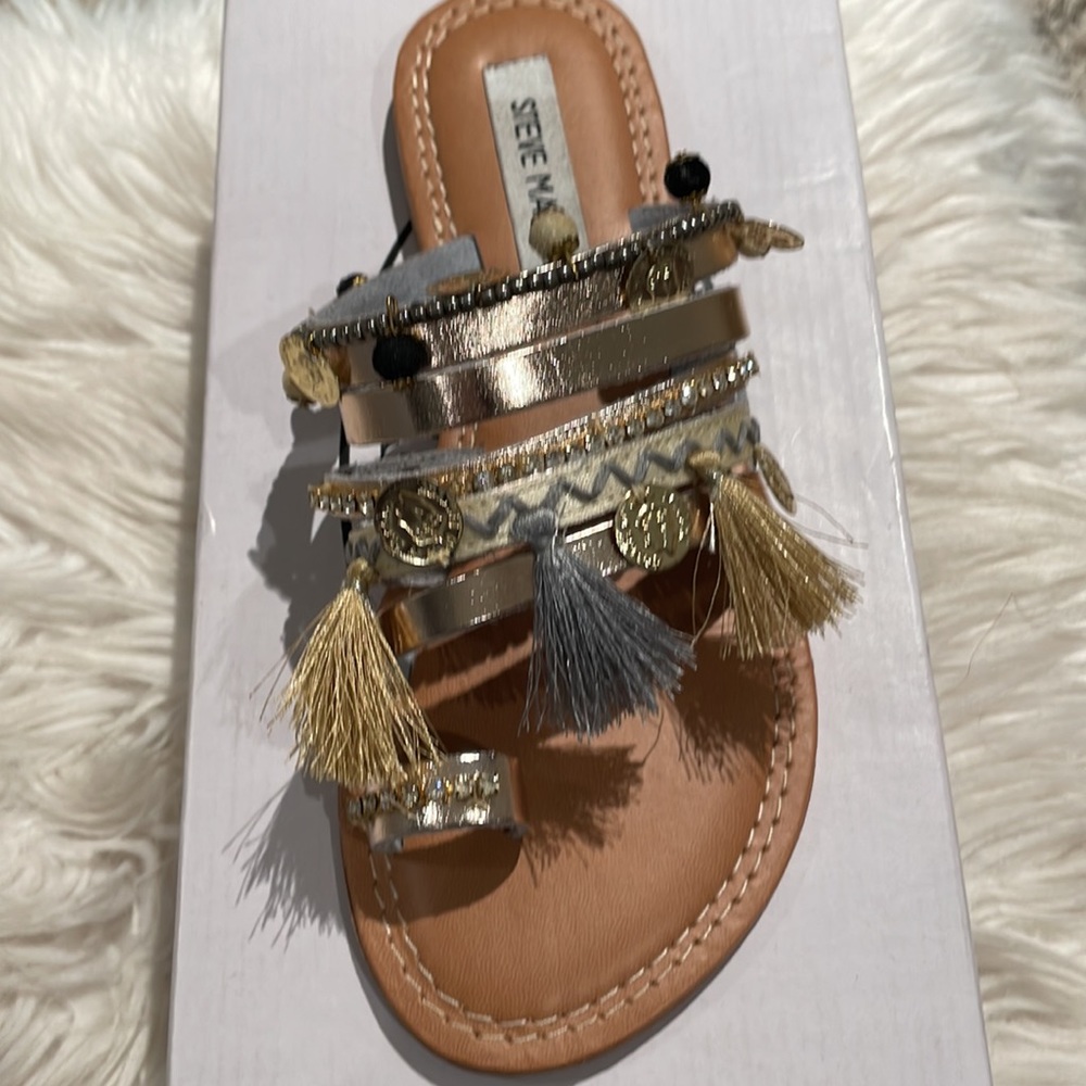 STEVE MADDEN RIPPLE SLIDE SANDAL METALLIC GOLD STRAPPY 6.5. NIB tassels coins